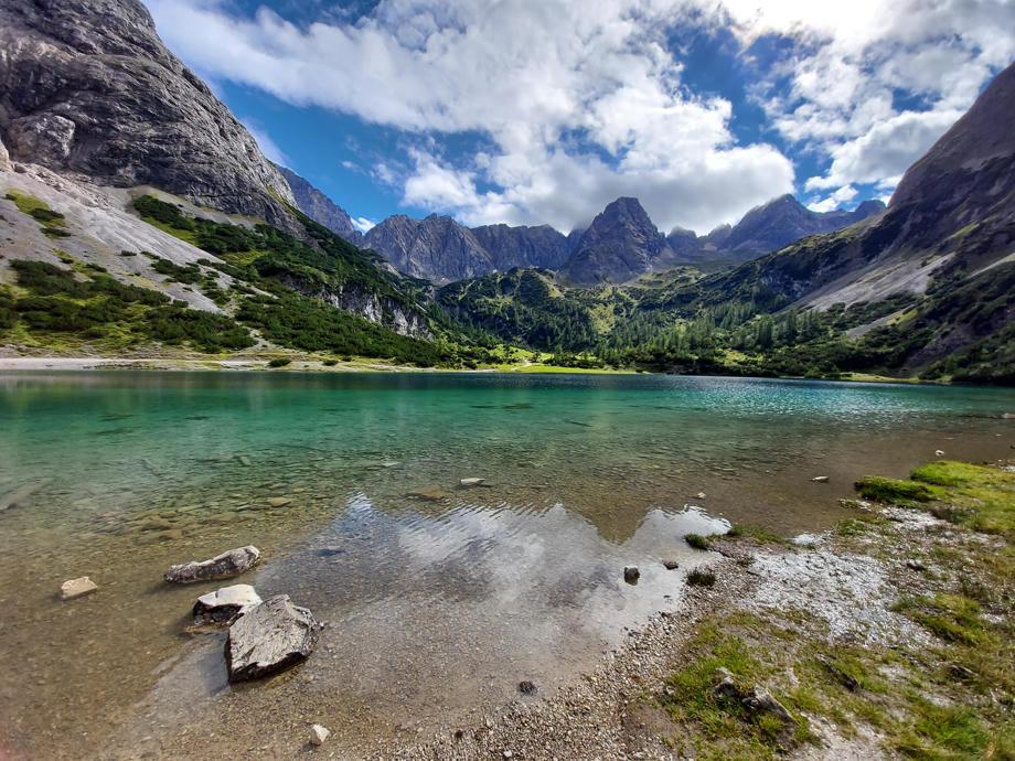 Der Sebensee in Österreich ist ein wunderschöner Bergsee, welcher durch eine einfache Wanderung zu erreichen ist. Sebensee Österreich, Wandern Österreich