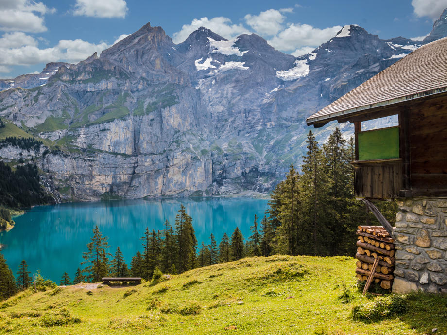 Die Alpen sind ein Paradies für Wanderer. Die vielen Bergseen ergeben im Sommer eine malerische Kulisse Bergsee Alpen, Berghütte Österreich, Alpen, Hochgebirge, Gebirgssee