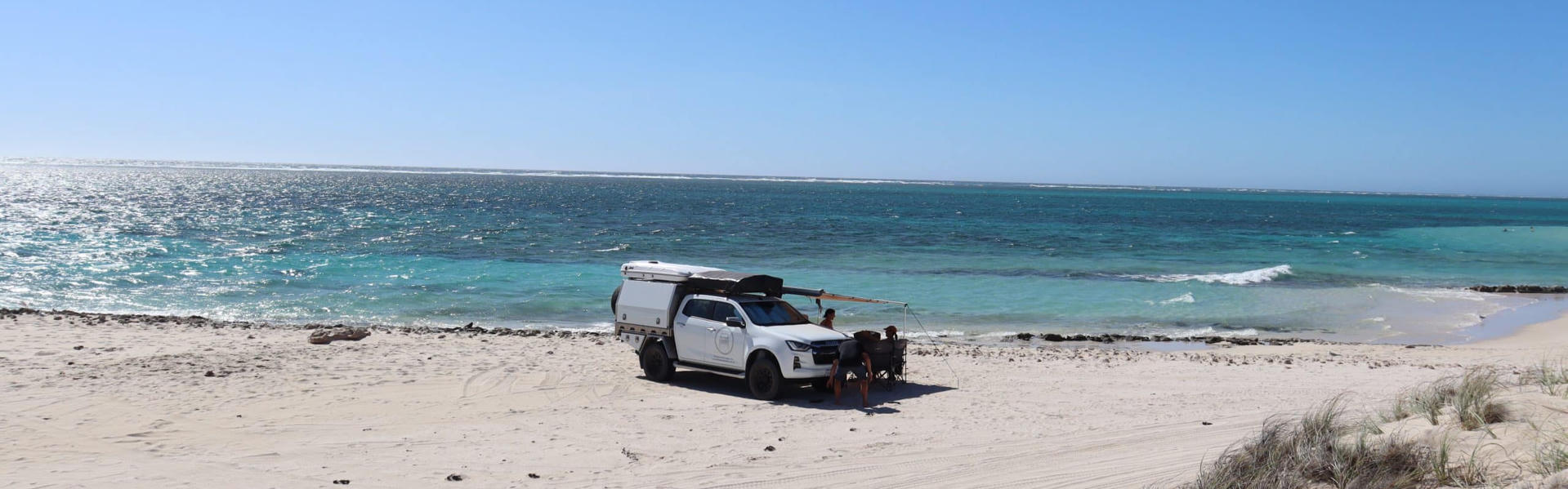 Der D-MAX Family+ von Defender Adventure an der Küste in Australien