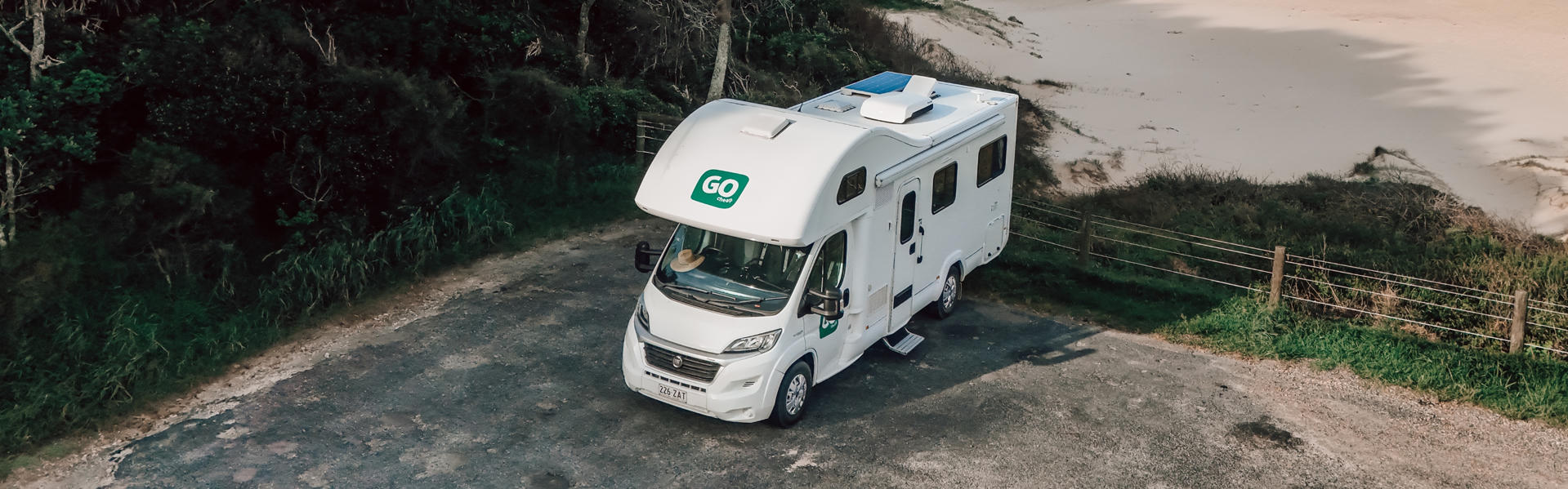 6 Bett Derwent von GoCheap Campervans an der Küste in Australien