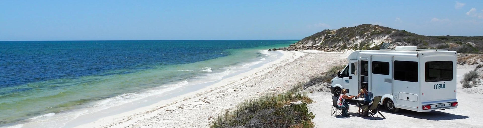 Ein Camper am Strand in Australien