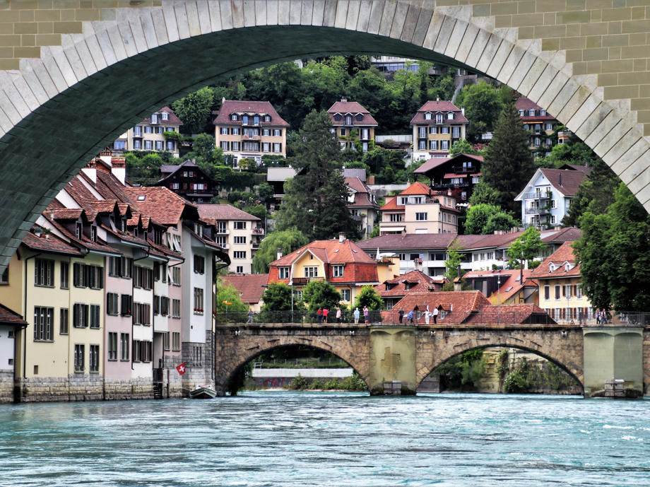 Bern ist die Hauptstadt der Schweiz. Die Altstadt ist wunderschön - teilweise ist Architektur aus dem Mittelalter erhalten geblieben. Bern, Schweiz, Altstadt bern
