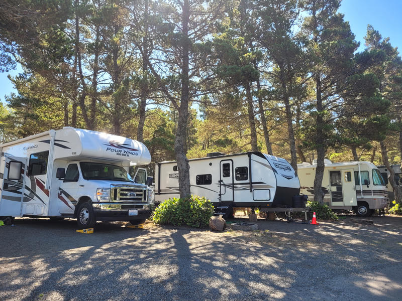 Verschiedene Wohnmobile in den USA