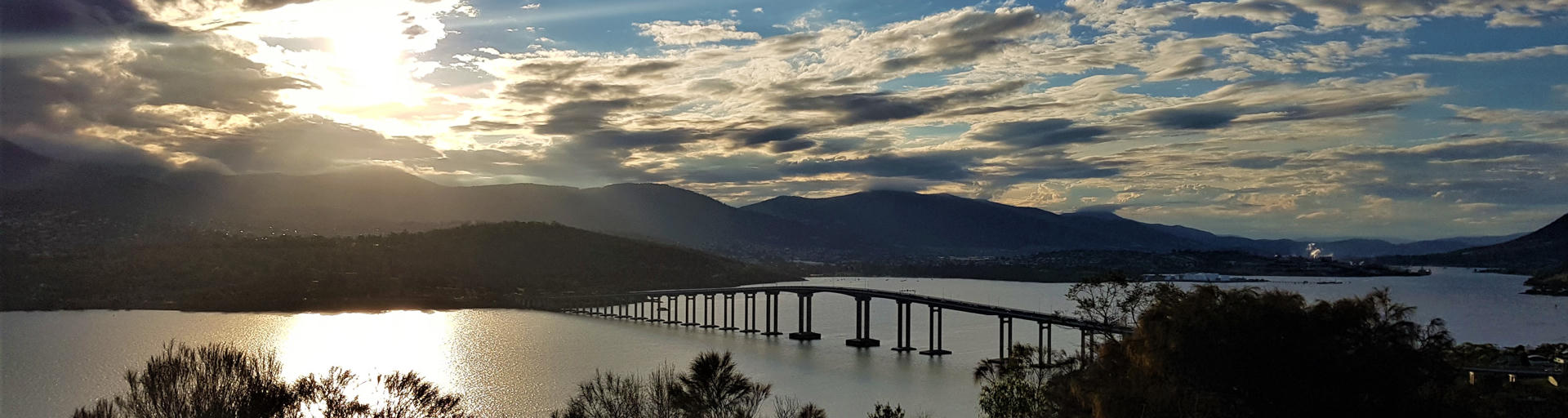 Blick auf eine Bucht in Tasmanien