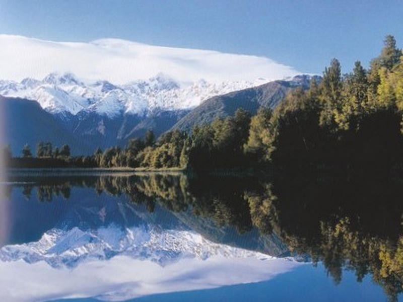 Mit dem Camper am Lake Matheson auf Neuseelands Suedinsel