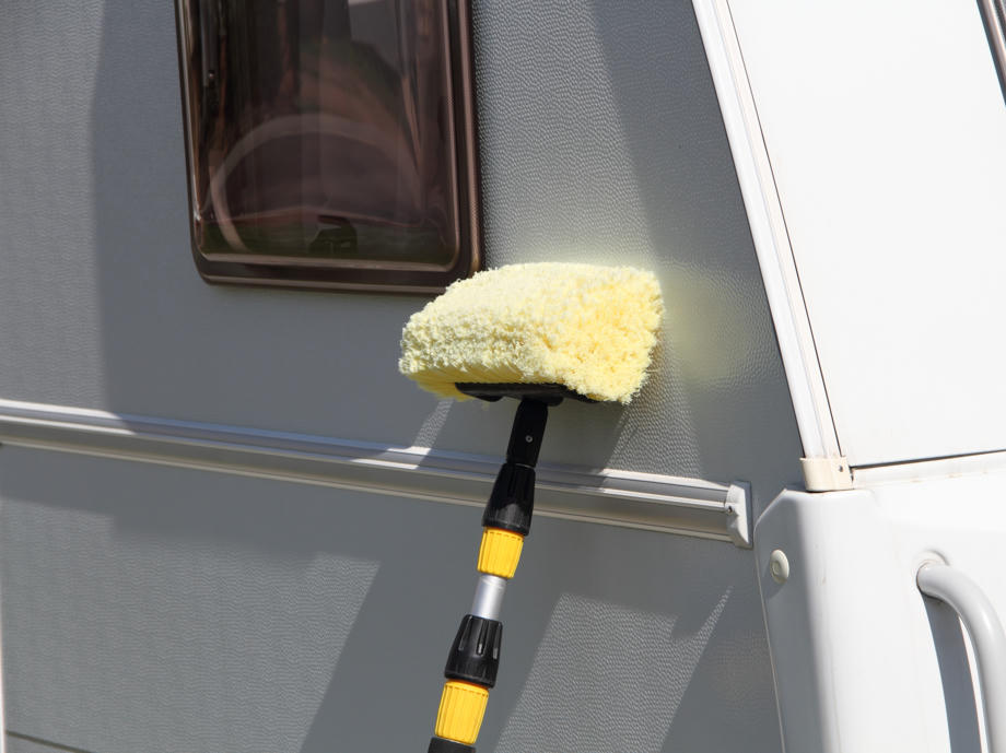 EIn äterer Camper zum mieten 