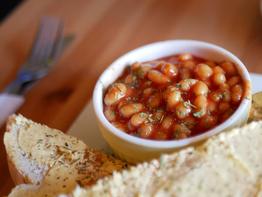Gebackene Bohnen gehören in jedem Fall zum englischen Frühstück. English Breakfast, Baked Beans, Englisches Frühstück