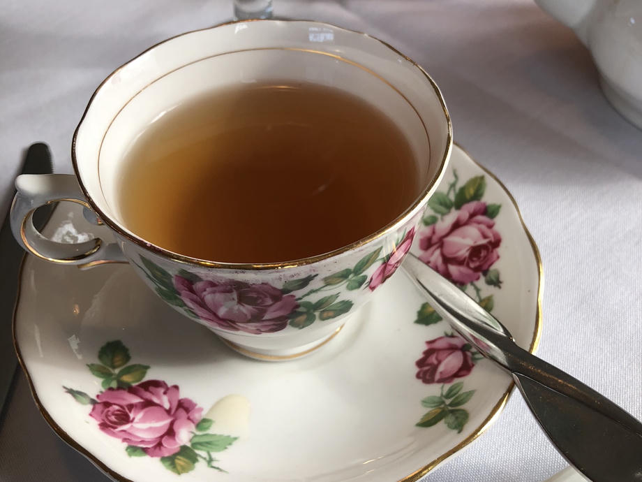 Überall in England könnt ihr auf eurer Camperreise eine Tee-Pause einlegen. Tee England, Tea-Break, Teetasse, Tee-Gestäck