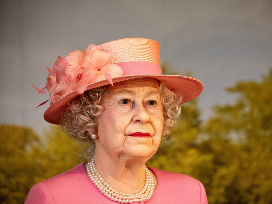 Die Queen als Wachsfigur könnt ihr im Madamme Toussaud in London bewundern. Queen Elisabeth II, Queen England, Wachsfigur, Madamme Toussaud