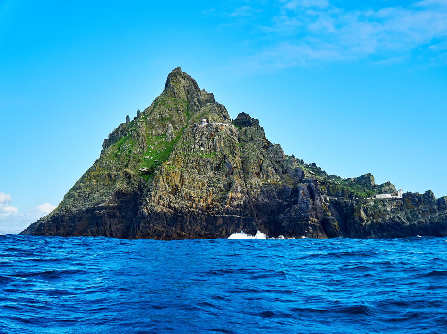 Dem ein oder anderen wird Skellig Island aus den neuen Star Wars Filmen bekannt vorkommen. Luke Skywalker hatte hier sein Versteck. Skellig Island Irland, Star Wars Irland, Irland Inseln