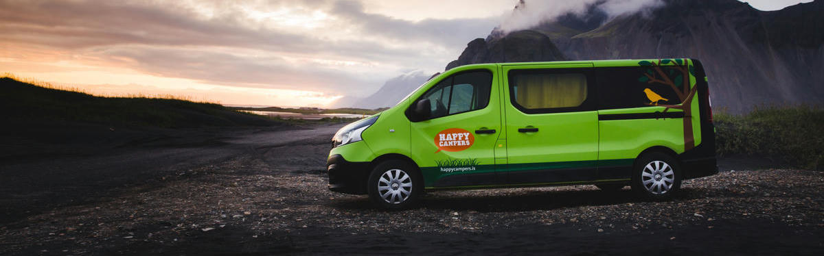 Miete den Happy 2 EX Sleeper mit optionalem Dachzelt für bis vier Personen von Happy Campers in Island
