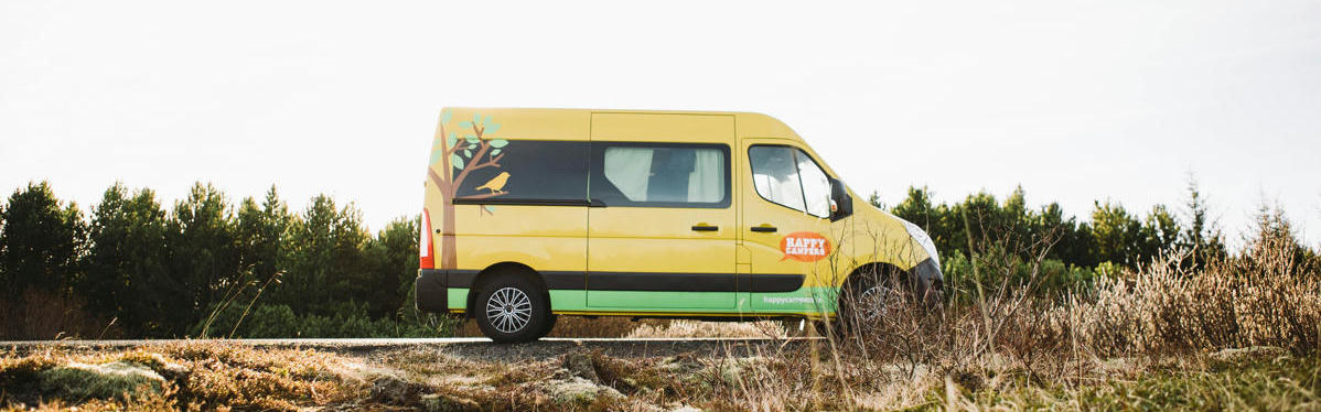 Miete den Happy 3 Camper von Happy Campers  für deinen Island Roadtrip, er ist für Familien und Gruppen ausgelegt.