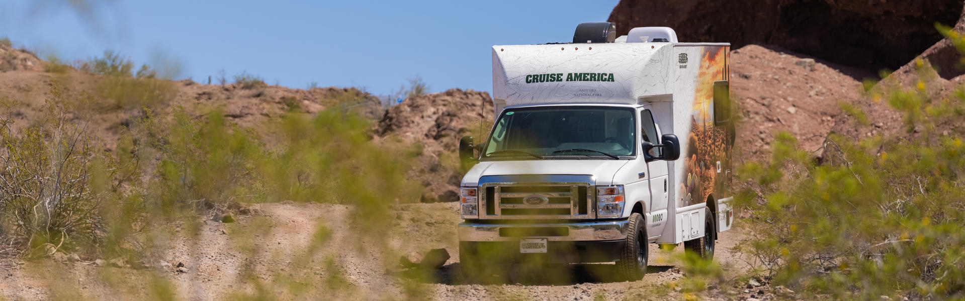 Ultra Compact RV von Cruise Canada geparkt draußen in den USA