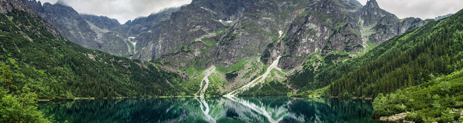 Berge und ein See beim Wohnmobilurlaub in Polen