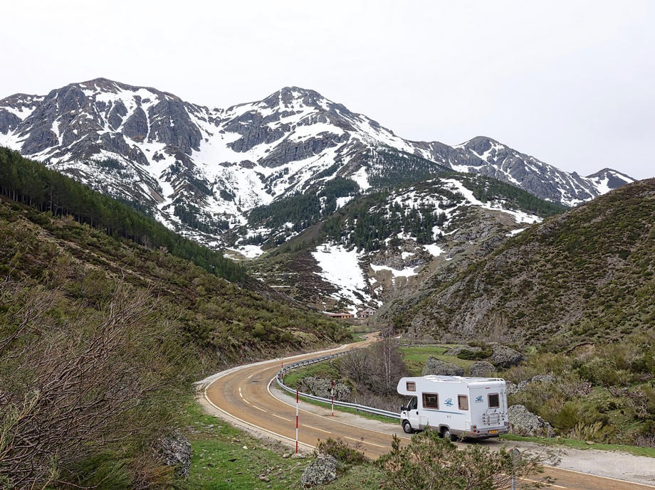 Mit dem gemieteten Wohnmobil in den Bergen