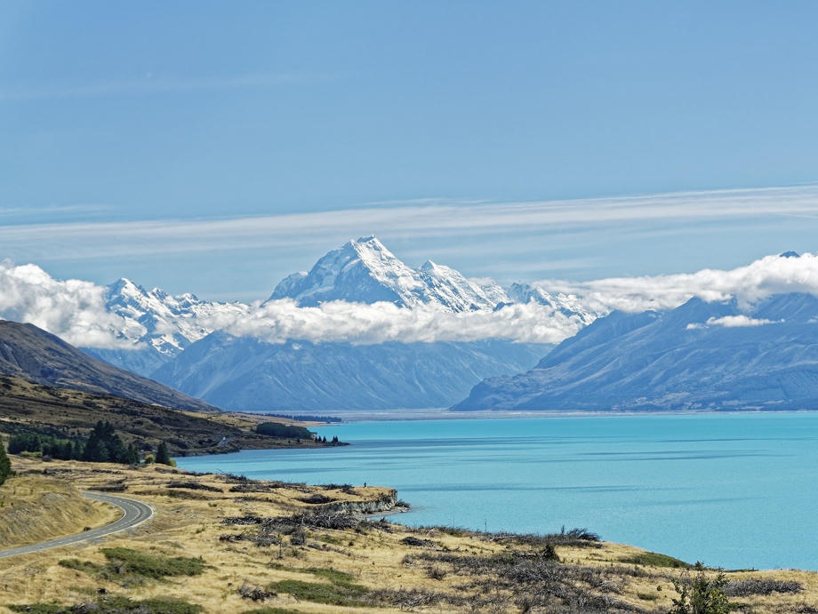 Das kristallblaue Wasser der Seen Tekapo und Pukaki entsteht durch Schmelzwasser der umliegenden Gletscher in Kombination mit einem feingeschliffenem Felsuntergrund. Lake Pukaki, Mount Cook, Lake Tekapo, Canterburry, Camper Neuseeland