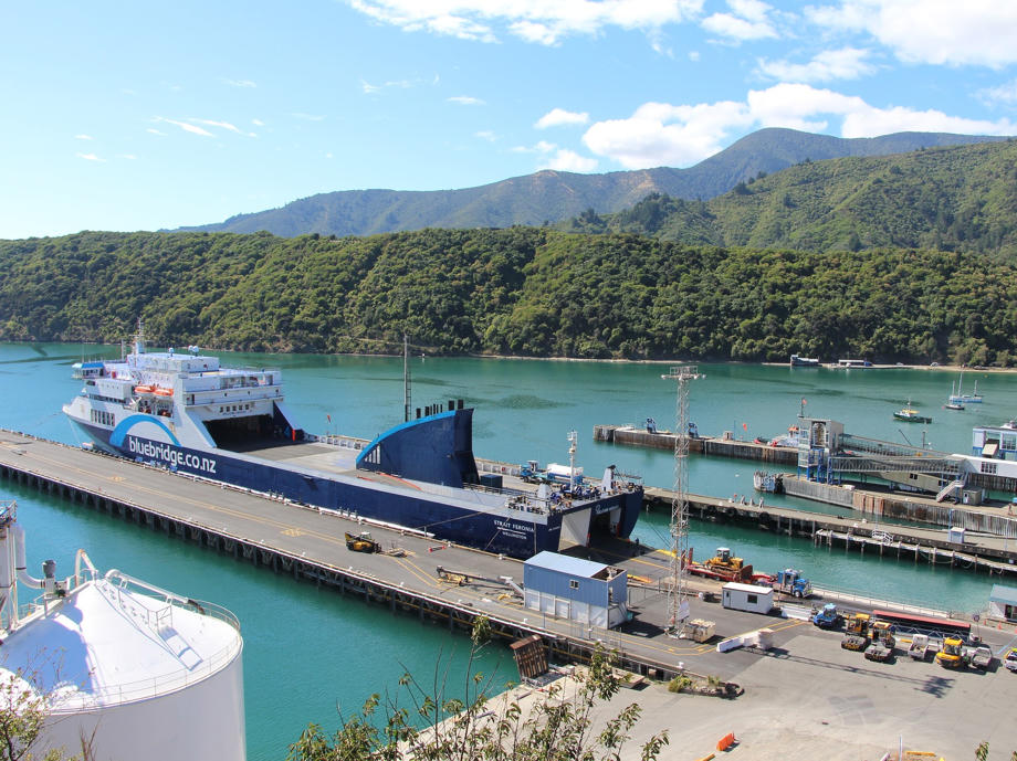 Picton ist vor allem für sein Fährterminal in Richtung Wellington auf der Nordinsel bekannt. Picton, Terminal, Fähre, Marlborough Sounds