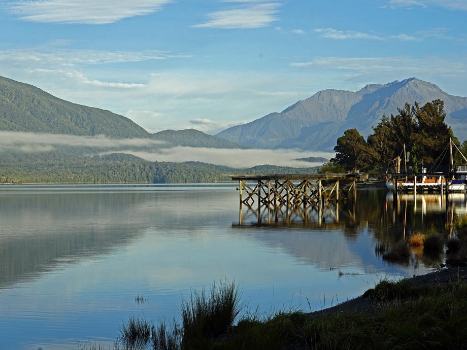 Te Anau ist das Tor zum Fiordland Nationalpark, welcher mit Milford und Doubtful Sound sowie dem Kepler und Routeburn Track und Weiteren unzählige riesige Natur-Highlights bietet. Te Anau, Fiordland Nationalpark, Southland, Neuseeland Camper, Neuseeland Route