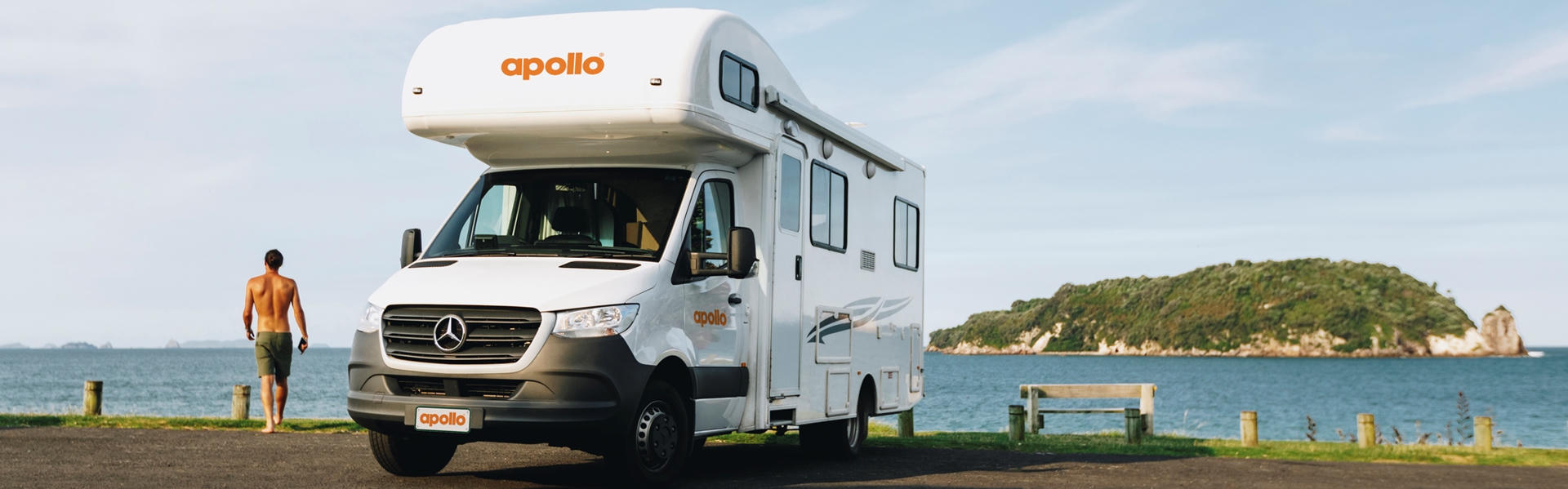 Euro Deluxe von Apollo Motorhomes am Strand in Neuseeland