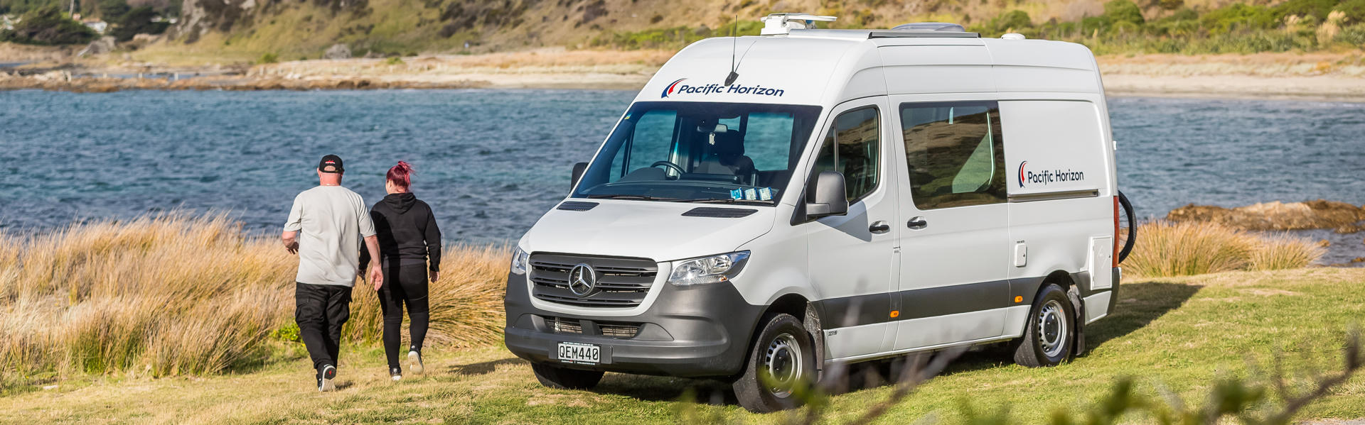 Wohnmobil aus der Pacific Horizon Flotte vor einem See in Neuseeland