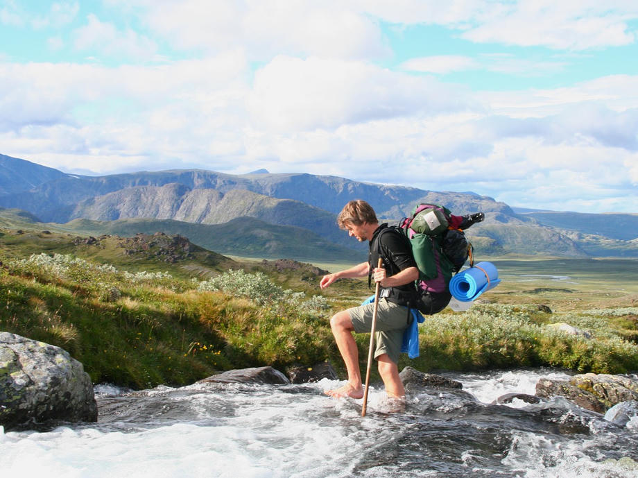 Wanderer kommen in Norwegen auf ihre Kosten. Besonders beliebt sind die Nationalparks wie der Jotunheimen Nationalpark Norwegen, Jotunheimen, Jostedalsbreen, Hardangervidda, Dovrefjell, Rondane