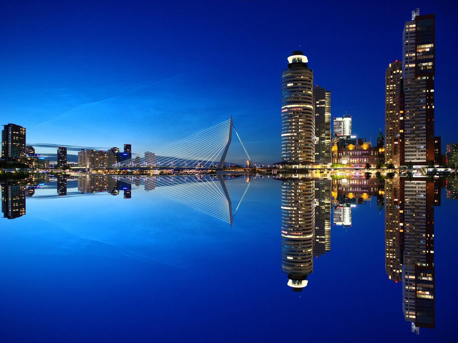 Rotterdam ist eine Hafenstadt in der niederländischen Provinz Südholland mit ca. 625.000 Einwohnern. Rotterdam, Rotterdam Skyline, Camper mieten Rotterdam, Wohnmobil mieten Rotterdam