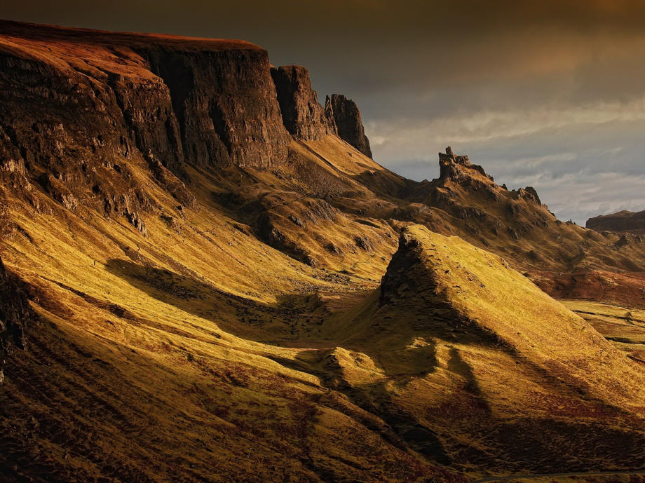 Solche Felsmassive könnt ihr auf der Isle of Skye bestaunen. Felsmassiv Schottland, Isle of Skye, Schottland Wohnmobil