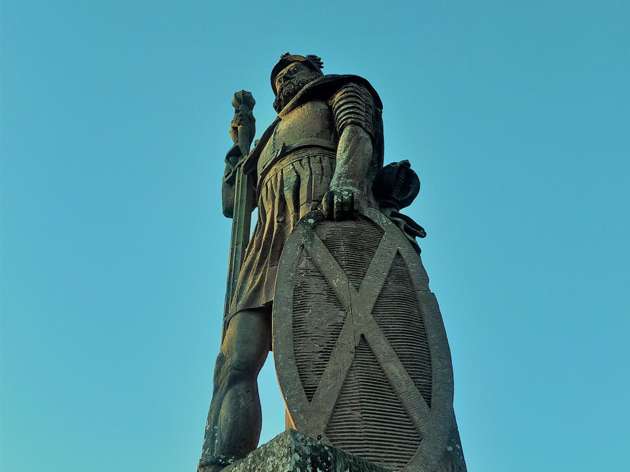 Der Freiheitskämpfer William Wallace wurde 1305 hingerichtet und ist seitdem Nationalheld Schottlands. William Wallace, William Wallace Statue, Schottland Geschichte