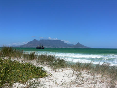 Küste Südafrikas mit Dünen  Meer