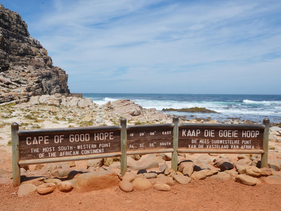 Vom Aussichtspunkt könnt ihr eine 1,5-stündige Wanderung zum Dias Beach unternehmen. Kap der Guten Hoffnung, Kapstadt, Schild, Süd-Westlichster Punkt Afrikas