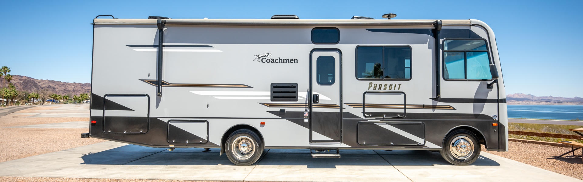 Das Class A MA  Motorhome von Mighty für 6 Personen in den USA günstig mieten über CamperOase.