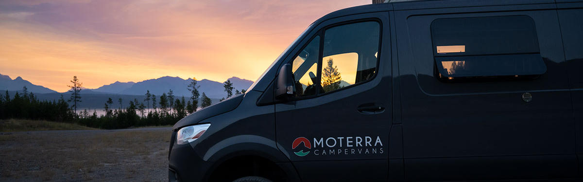 Pop Top Plus von Moterra Campervans geparkt bei Sonnenuntergang in den USA